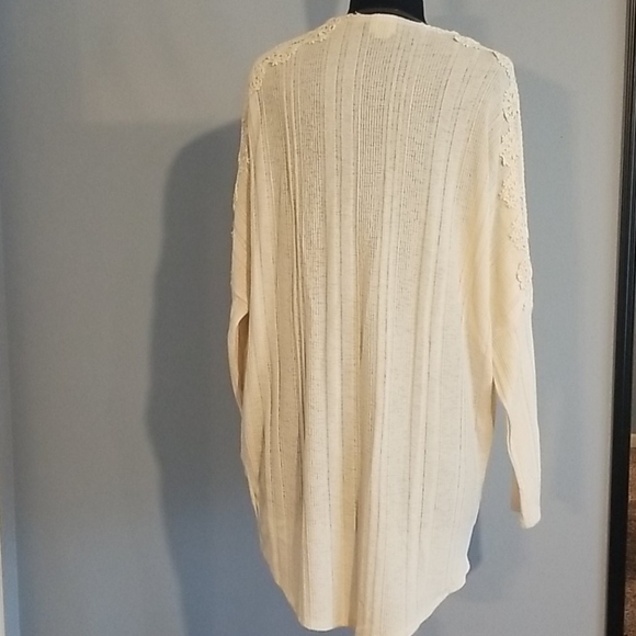 sweater - Picture 4 of 5